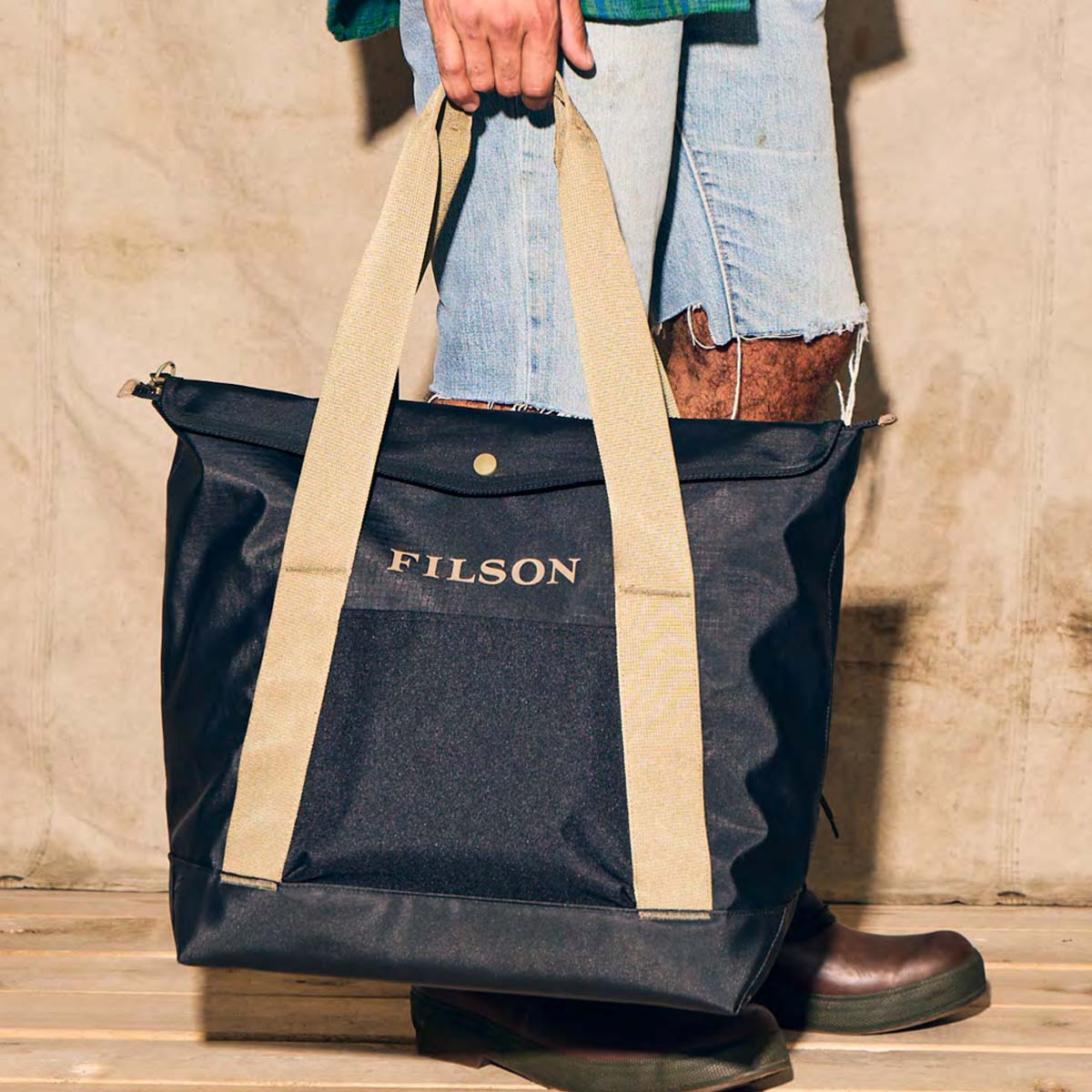 Filson All-Weather Tote Bag Black/Covert, veelzijdige Tote Bag gemaakt om spullen droog te houden in de meest barre weersomstandigheden