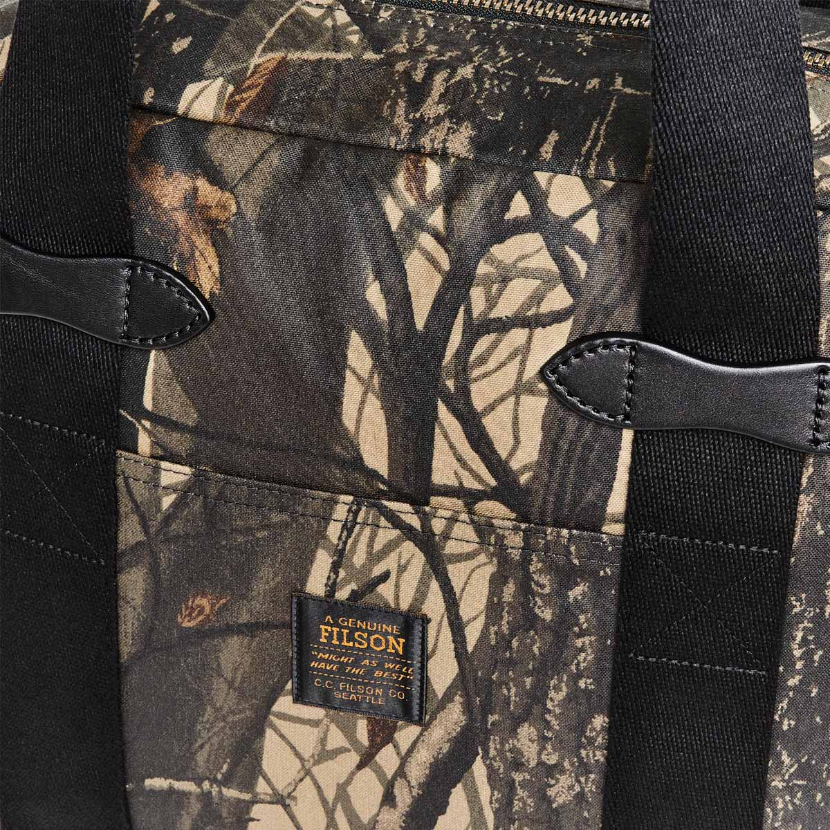 Filson Tin Cloth Tote Bag With Zipper Realtree Hardwoods Camo, om naast je lichaam te dragen of comfortabel aan je schouder