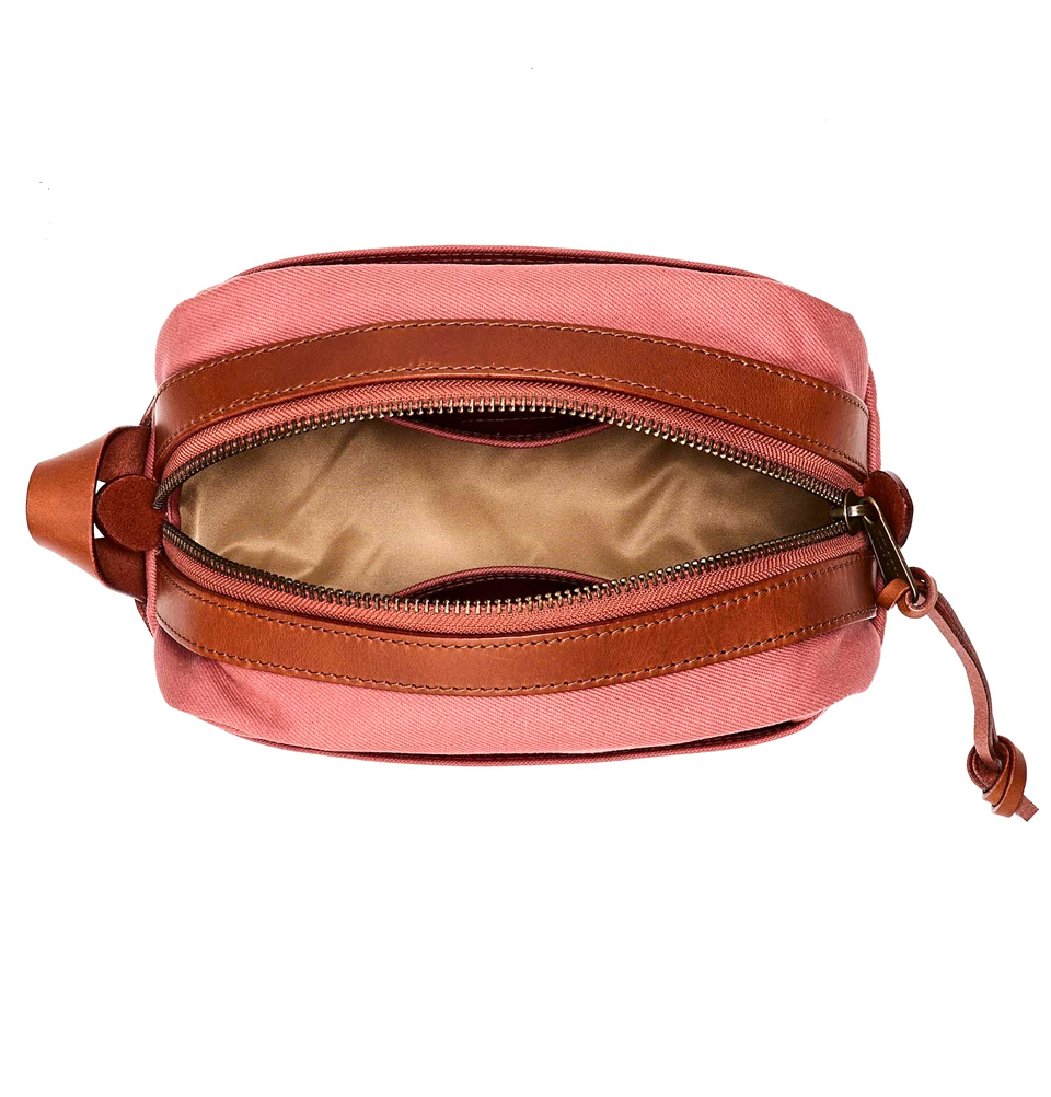 Filson Travel Kit Cedar Red, stijlvolle travel-kit voor iedere trip die jij gaat maken
