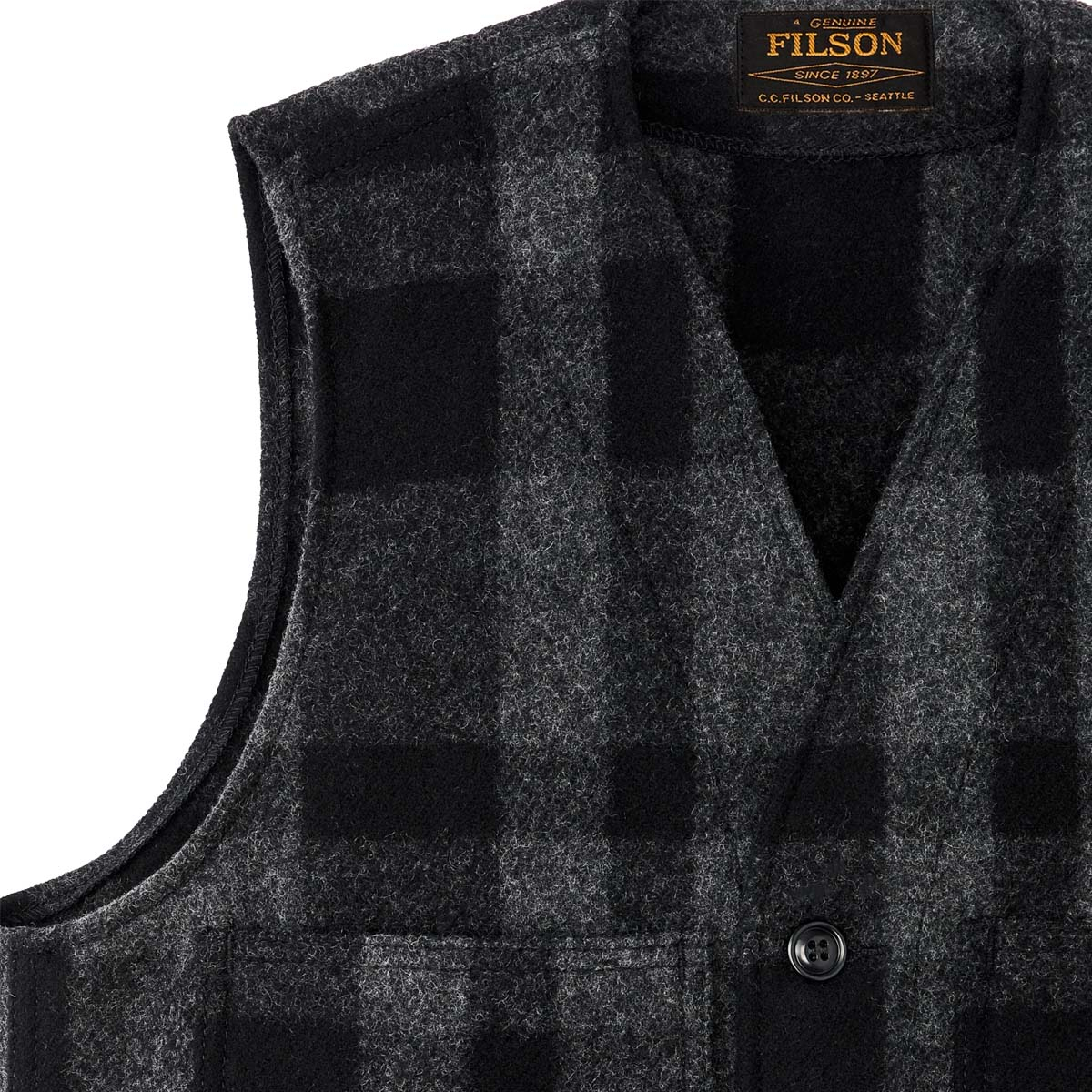 Filson Mackinaw Wool Vest Charcoal/Black/Heritage Plaid, klassiek wollen vest gemaakt van 100% zuivere Mackinaw wol met ruime pasvorm om makkelijk in lagen te dragen