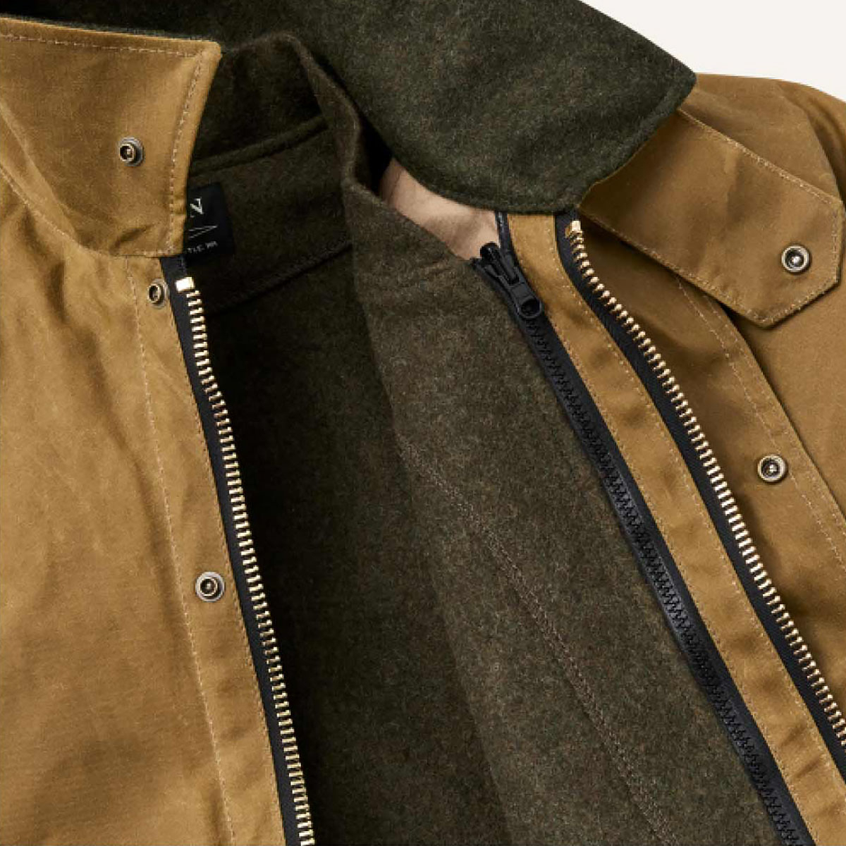 Filson Mackinaw Wool Vest Forest Green, zip-in-detail.