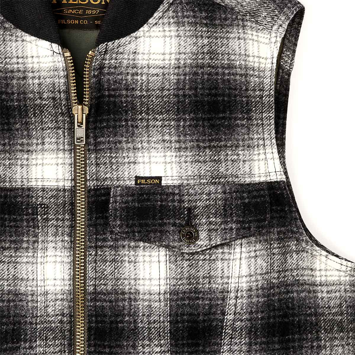 Filson Spokane Insulated Work Vest Charcoal Ombre, een ideaal vest voor werk, buitenactiviteiten of dagelijks gebruik Filson Spokane Insulated Work Vest Charcoal Ombre, een ideaal vest voor werk, buitenactiviteiten of dagelijks gebruik