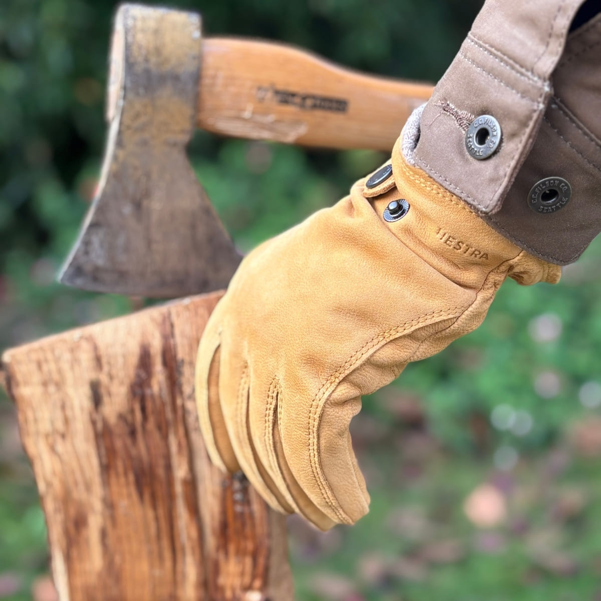 De Hestra Bergvik Handschoenen zijn de perfecte winterhandschoenen voor mannen die warmte, comfort en stijl zoeken.