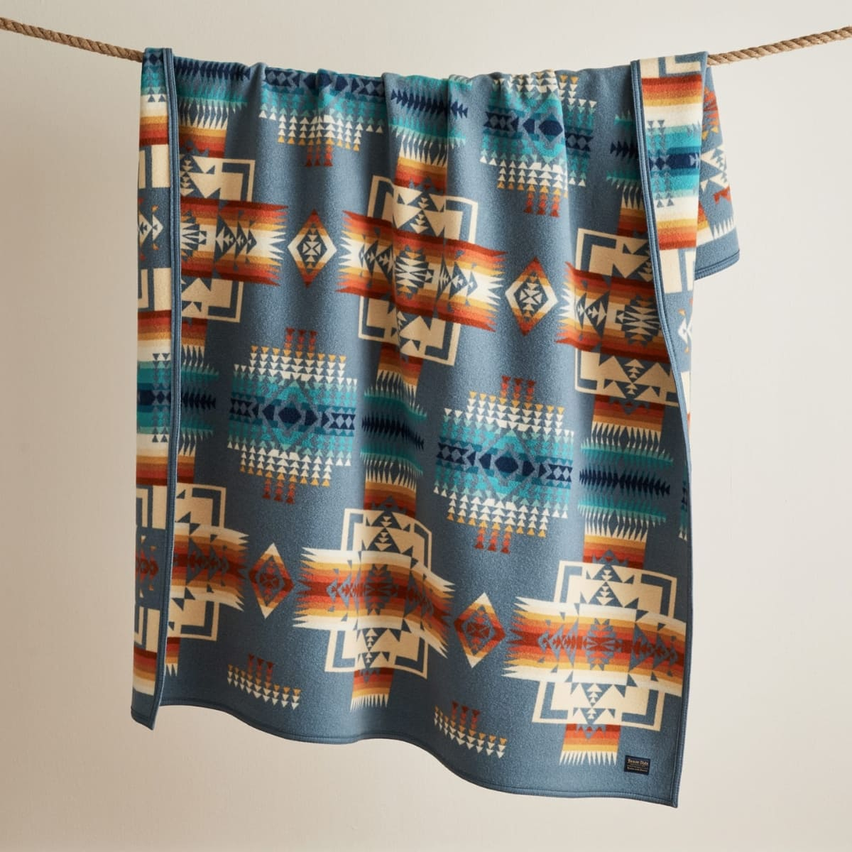 Pendleton Chief Joseph Jacquard Blanket Robe Slate, Perfect blanket for chilly night