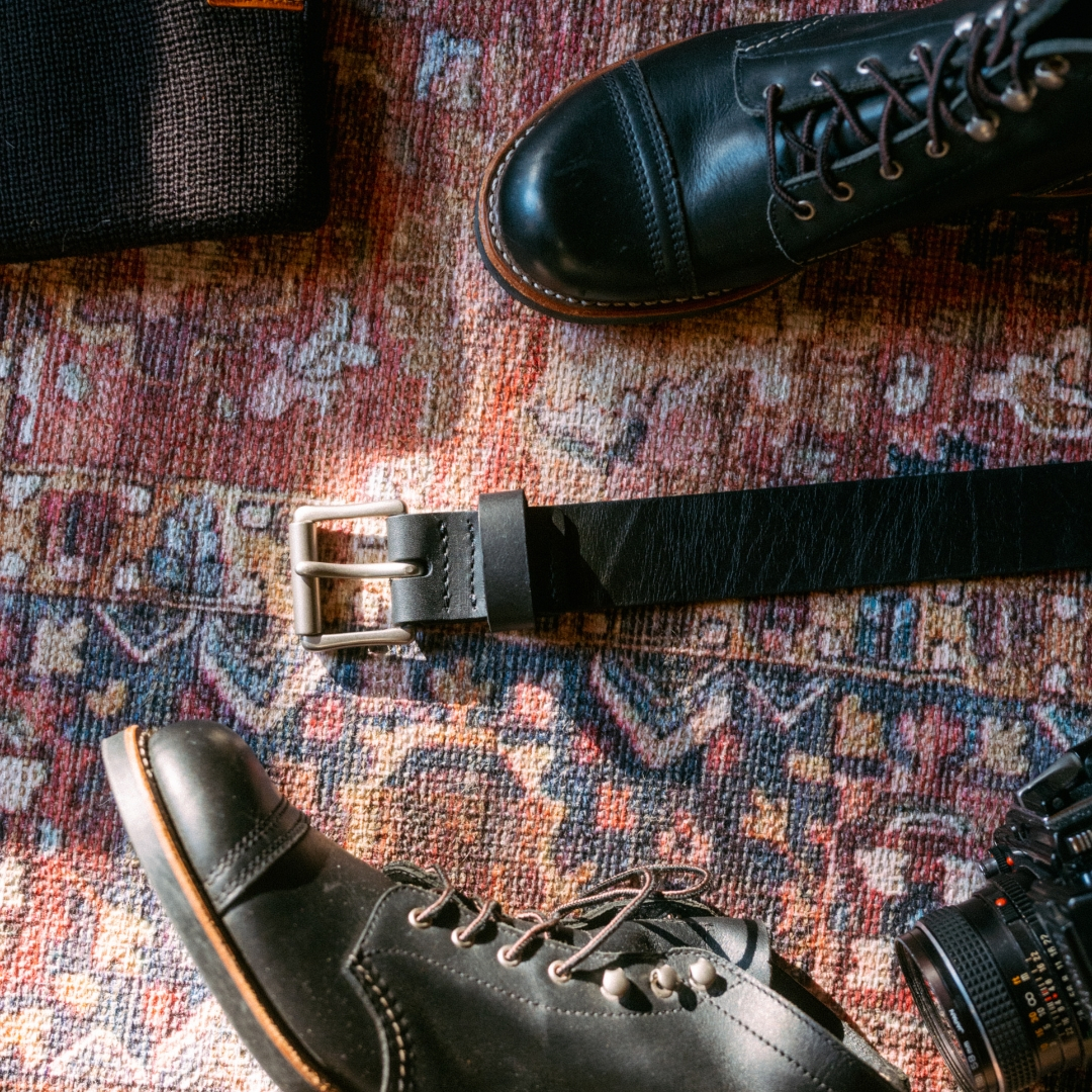 96503 Leather Belt Black Pioneer Leather. Past perfect bij je favoriete Red Wing boots.