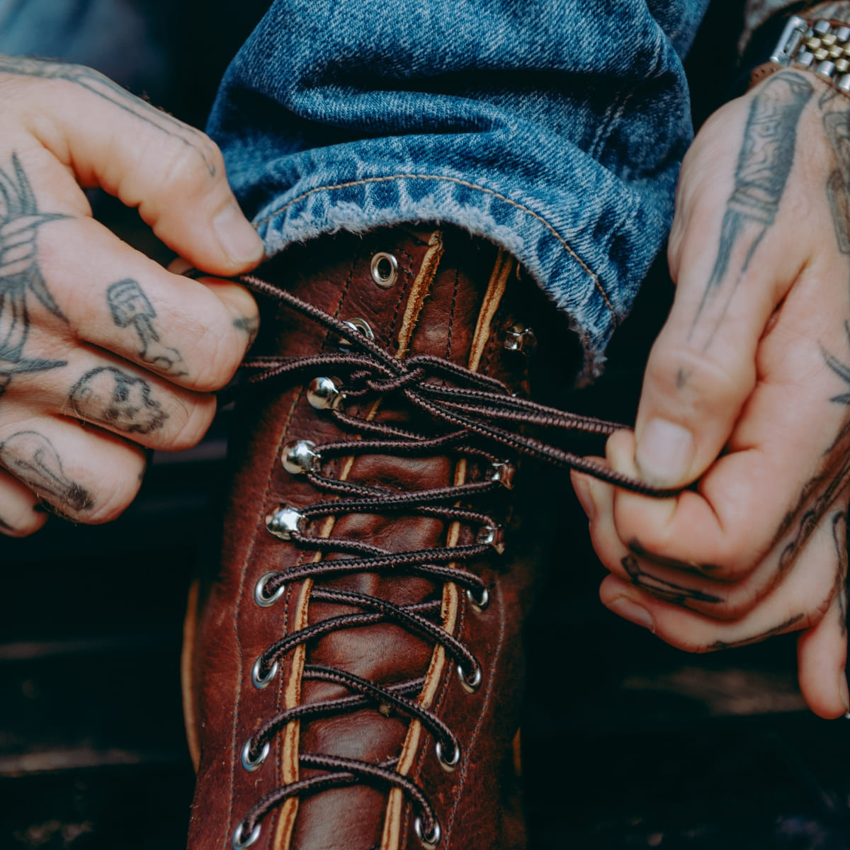 Red Wing 4585 Logger Boot Briar Oil Slick is een tijdloze, handgemaakte schoen die traditioneel vakmanschap combineert met moderne duurzaamheid, en een echte icoon van Amerikaanse schoenen Red Wing 4585 Logger Boot Briar Oil Slick is een tijdloze, handgemaakte schoen die traditioneel vakmanschap combineert met moderne duurzaamheid, en een echte icoon van Amerikaanse schoenen