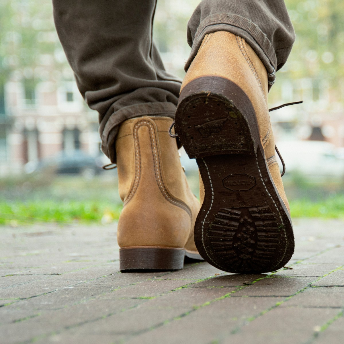 Wear the Red Wing 8083 Iron Ranger Boot in Hawthorne Muleskinner for a stylish city stroll that combines comfort and durability.