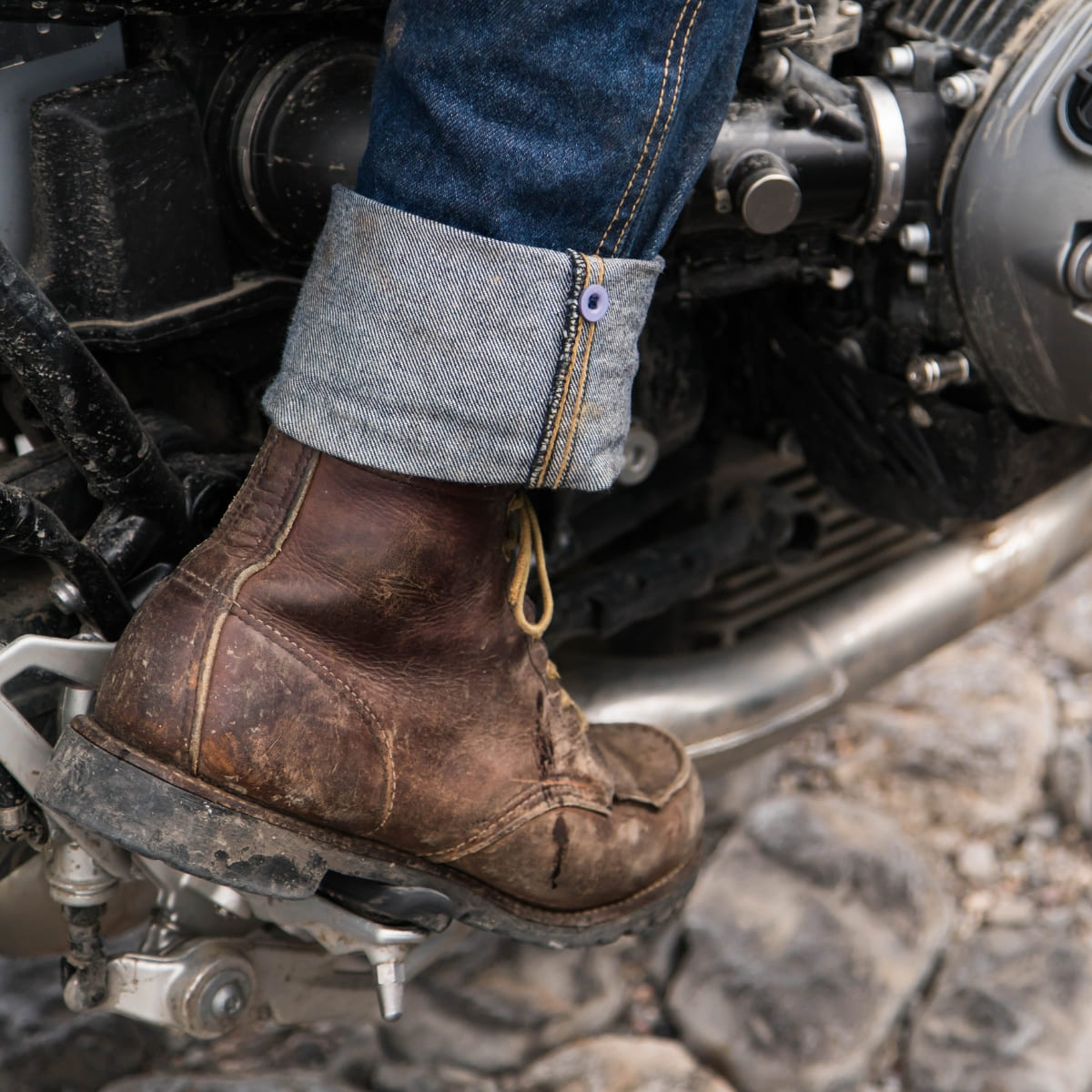 Red Wing 8146 Roughneck Moc Toe Boot Briar Oil Slick leather is the perfect blend of craftsmanship, durability, and timeless design