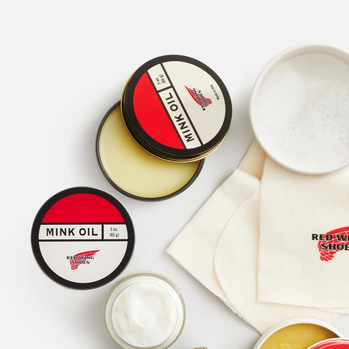 Red Wing Shoes Mink Oil verbetert de waterafstotendheid van het leer.