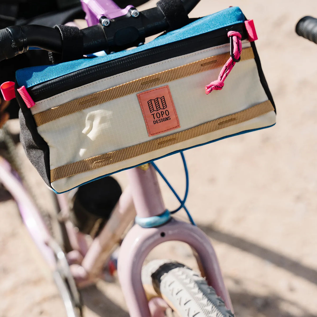 Topo Designs Bike Bag, veelzijdige tas om aan de stuurstang van je fiets te bevestigen.