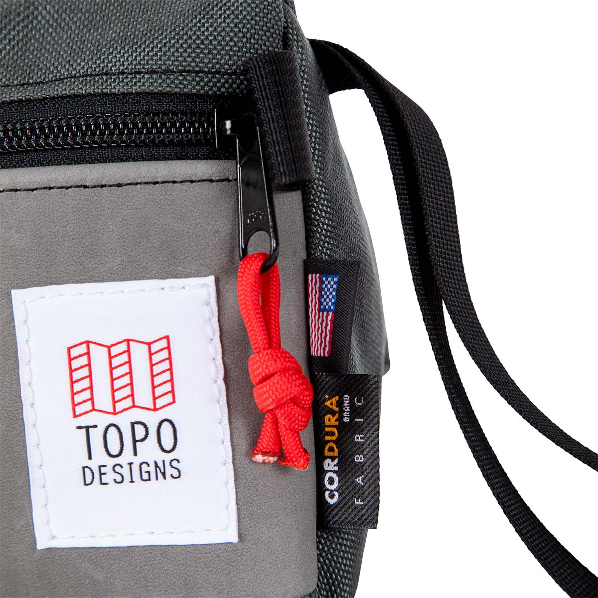 Topo Designs Dopp Kit Charcoal/Charcoal Leather, toilettas speciaal ontworpen voor minimalistisch reizen