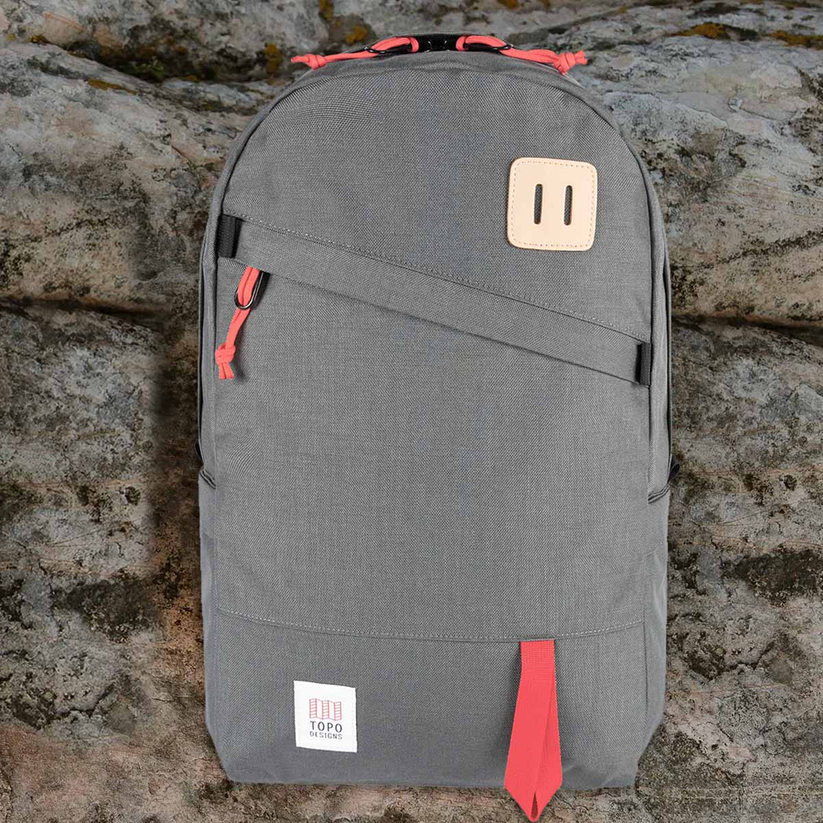 Topo Designs Daypack Classic Charcoal, zeer sterke rugzak met klassieke uitstraling, uitermate geschikt voor dagelijks gebruik
