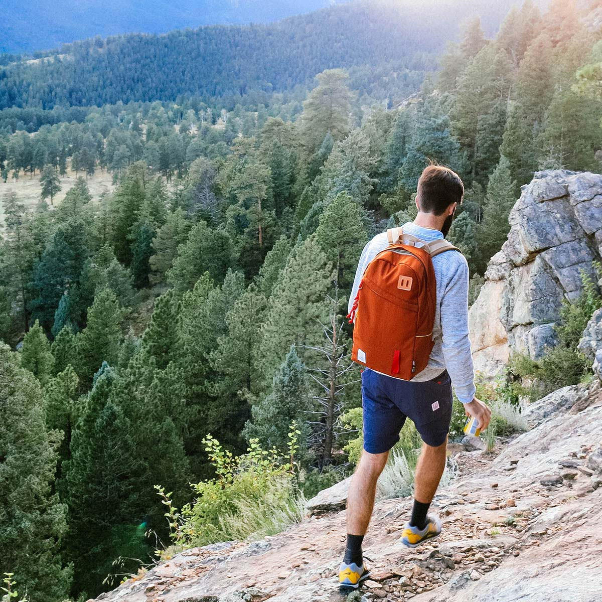 Topo Designs Daypack Classic Clay, geweldig als een alledaagse werk-rugtas, met altijd genoeg ruimte om een extra jas of trui mee te nemen