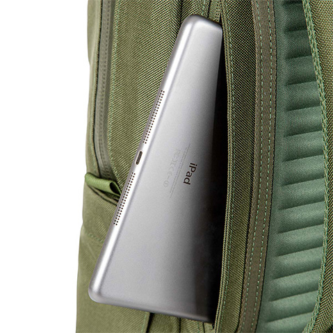 Topo Designs Daypack Tech, laptopvak toegankelijk vanaf de zijkant