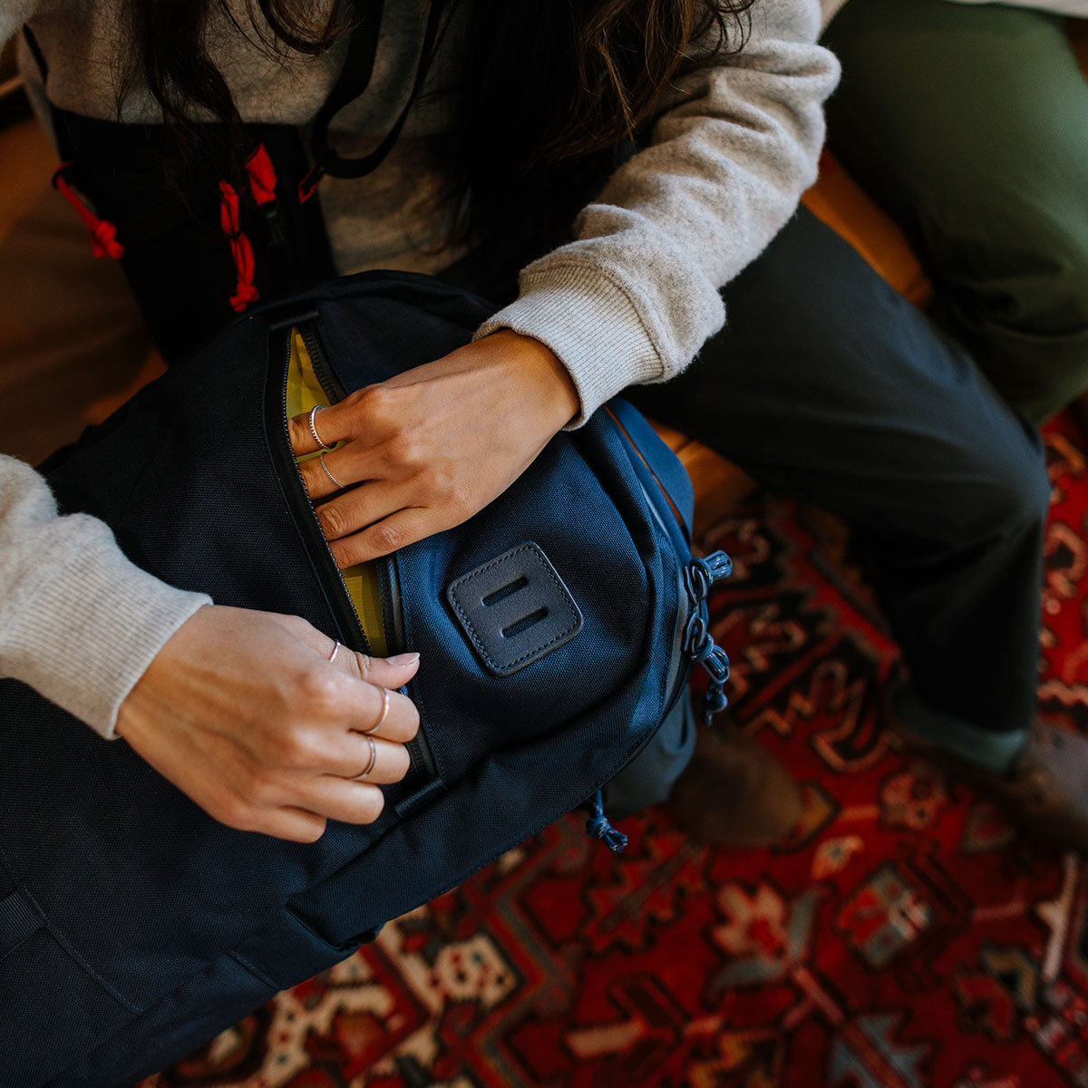 Topo Designs Daypack Tech Navy, geweldig als een alledaagse werk-rugtas, met altijd genoeg ruimte om een extra jas of trui mee te nemen