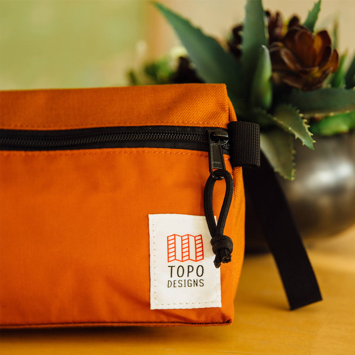 Topo Designs Dopp Kit Clay, toilettas speciaal ontworpen voor minimalistisch reizen