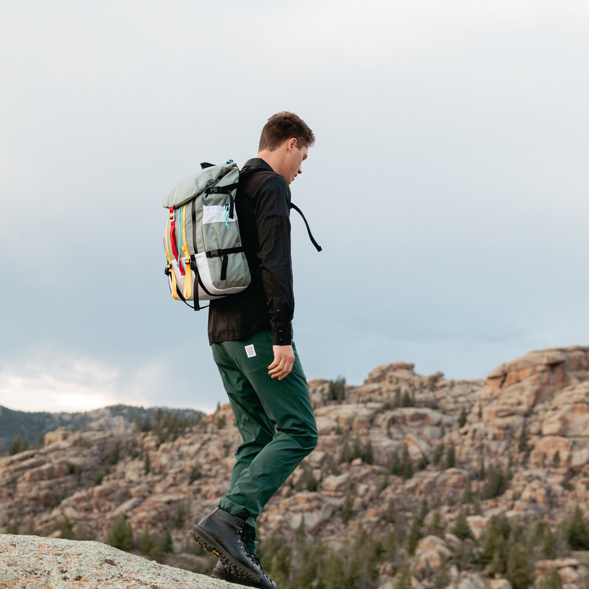 Topo Designs Mountain Pack Silver kan het allemaal, of het nu is voor dagelijks gebruik in de stad of voor een lang weekend op reis