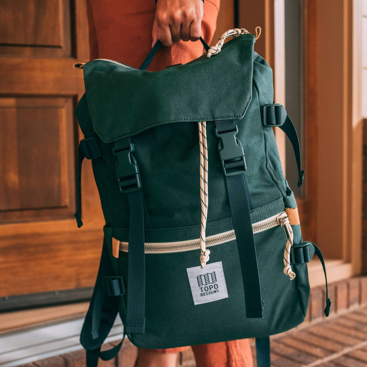 Topo Designs Rover Pack Canvas Forest, een op de bergen geïnspireerde rugzak ontmoet urban city stijl