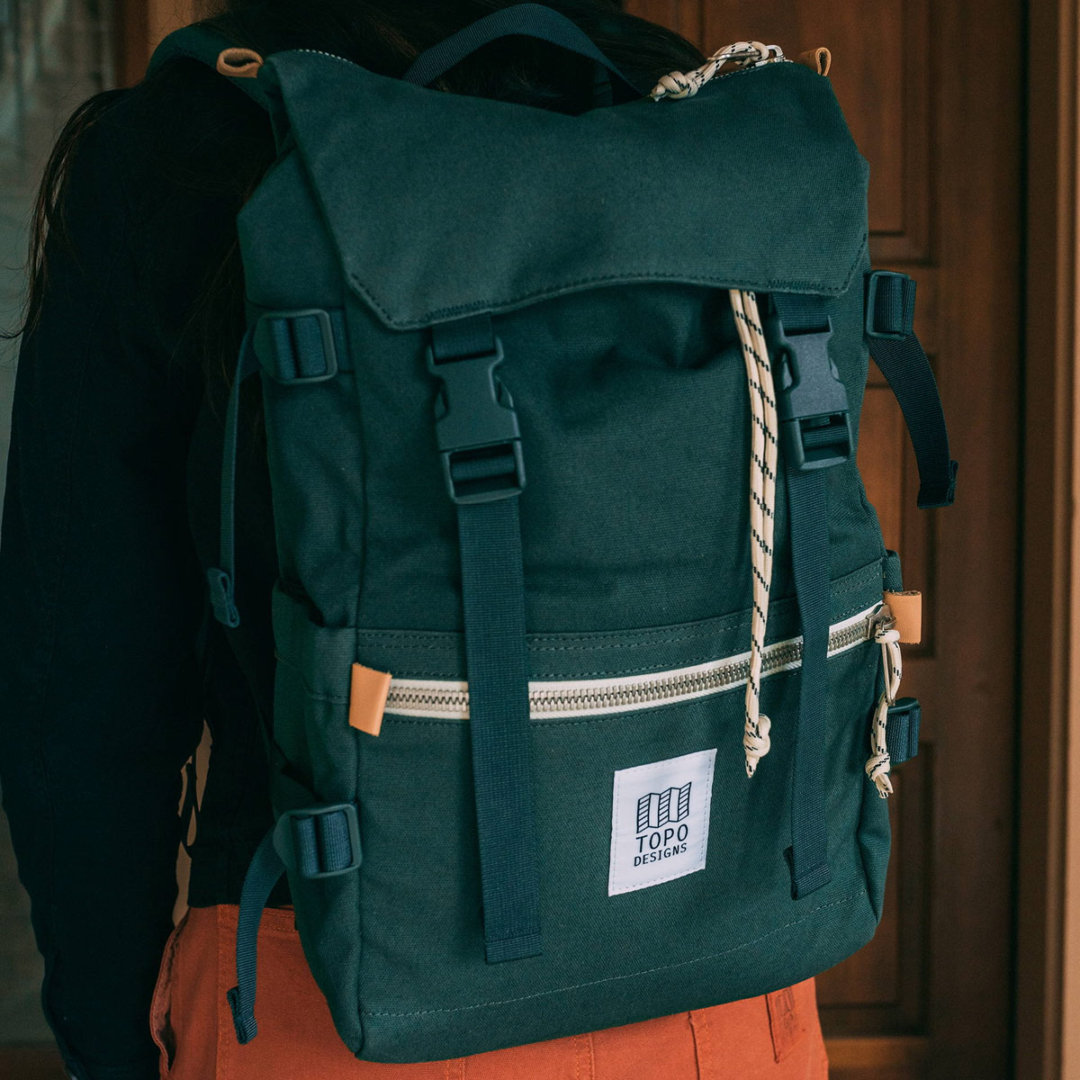 Topo Designs Rover Pack Canvas Forest, tijdloze styling en duurzame constructie met geweldige functionaliteit