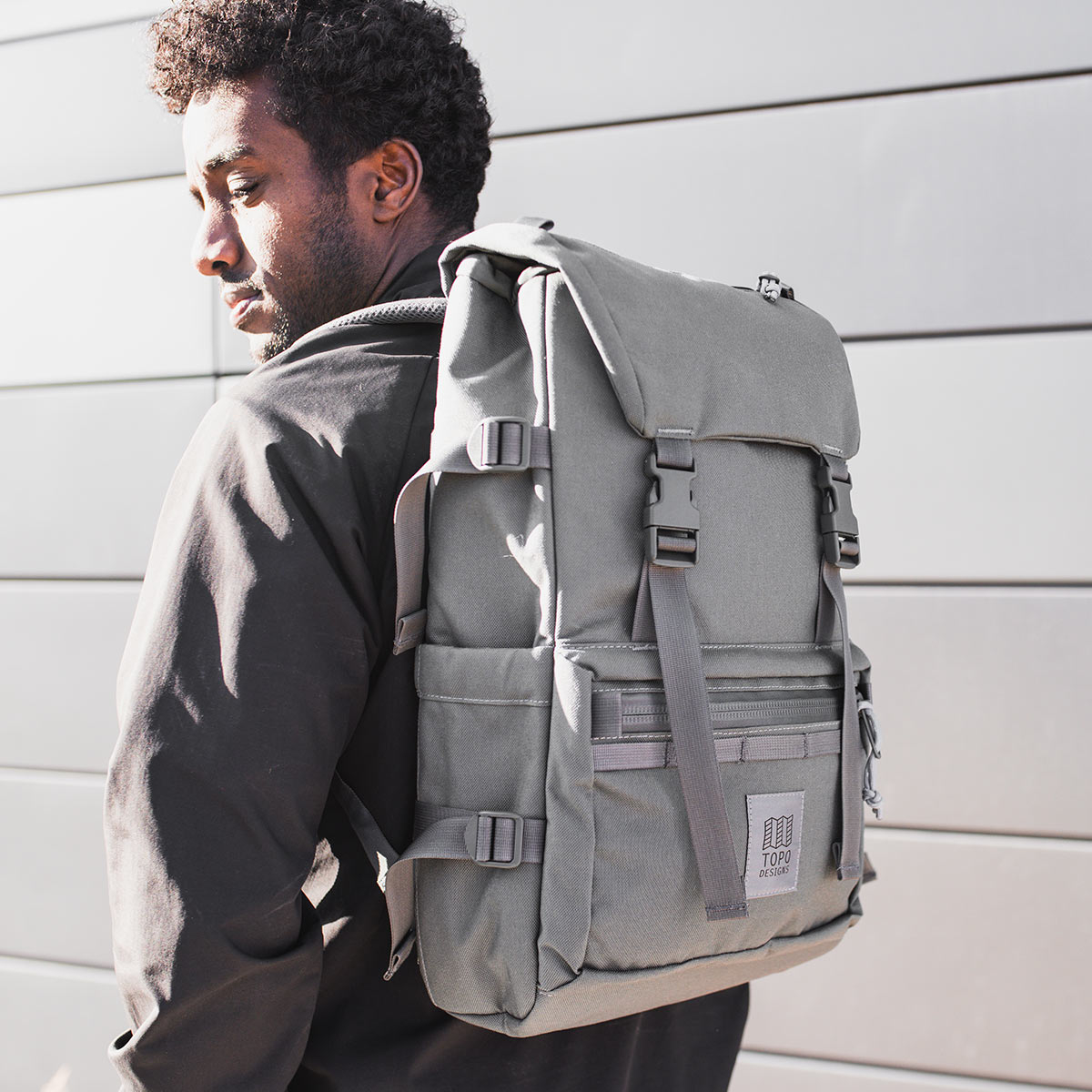 Topo Designs Rover Pack Tech Charcoal, tijdloze rugzak met moderne functionaliteiten voor dagelijks gebruik