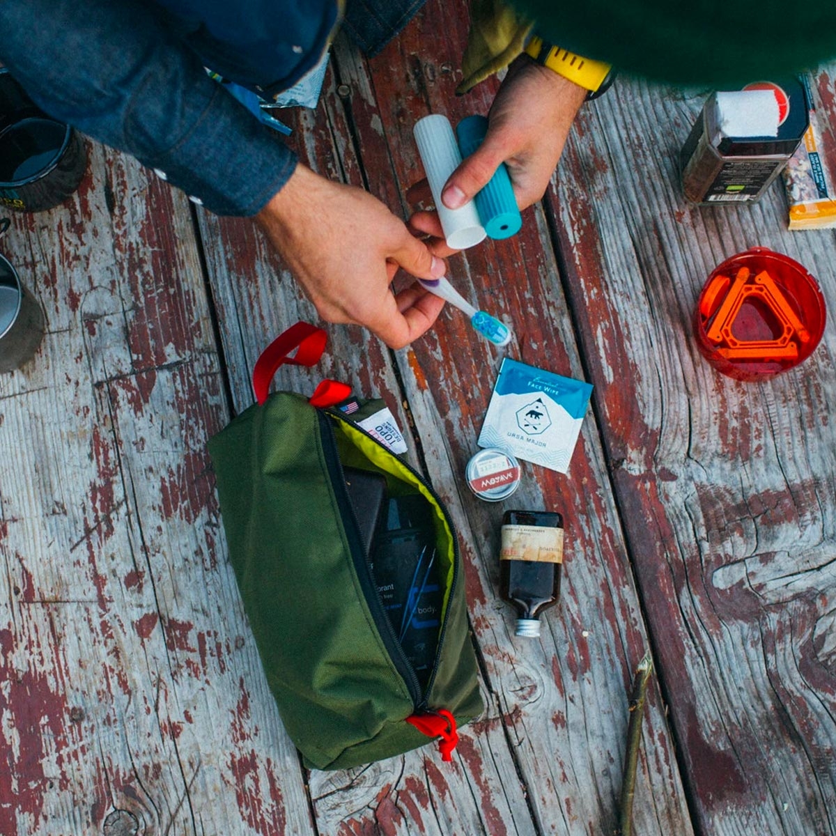 Topo Designs Dopp Kit Olive, waterbestendig, voor compact reizen, ook te gebruiken als accessoire opbergtas