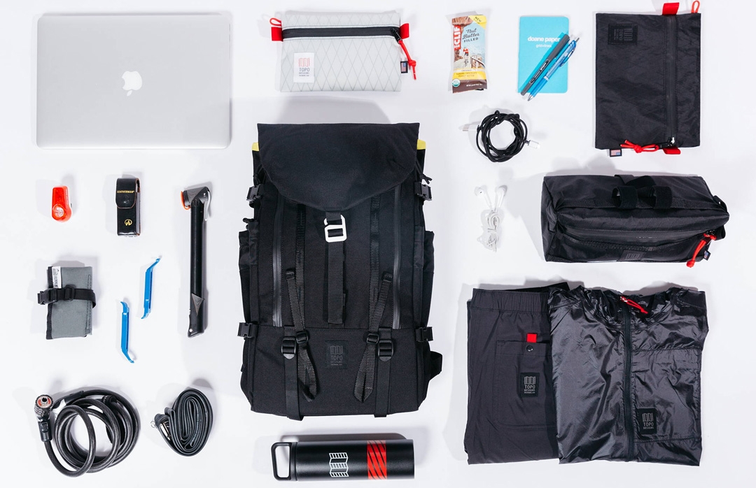 Topo Designs Mountain Pack Black, de ideale rugzak voor dagelijks gebruik, wandelen, outdoor klimmen of lange reizen.