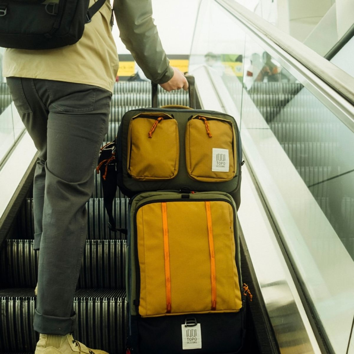 Topo Designs Global BriefcaseNavy/Sahara, the perfect bag for everyday carry Topo Designs Global Briefcase Navy/Sahara, the perfect bag for everyday carry