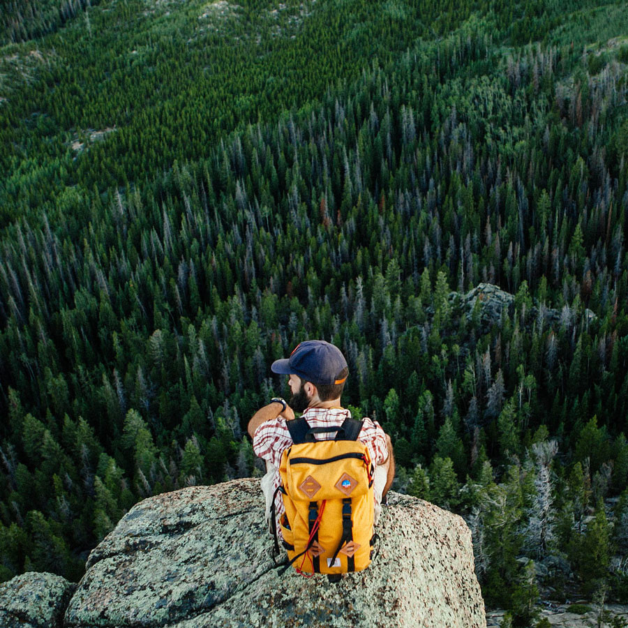 Topo Designs Klettersack Saffron lifestyle