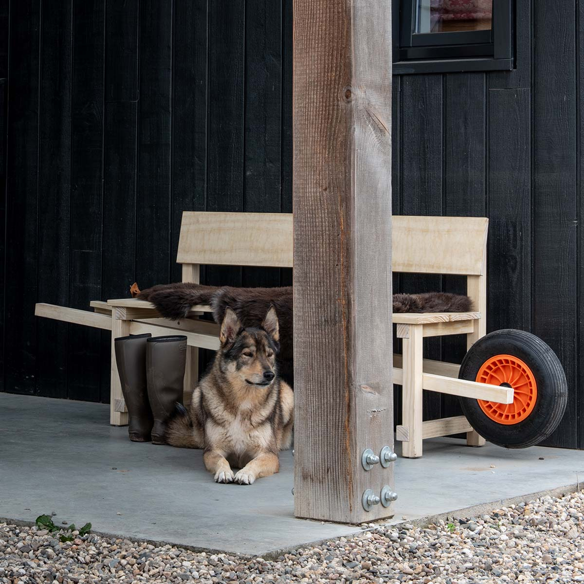 Weltevree Wheelbench, gemaakt van onbehandeld eikenhout