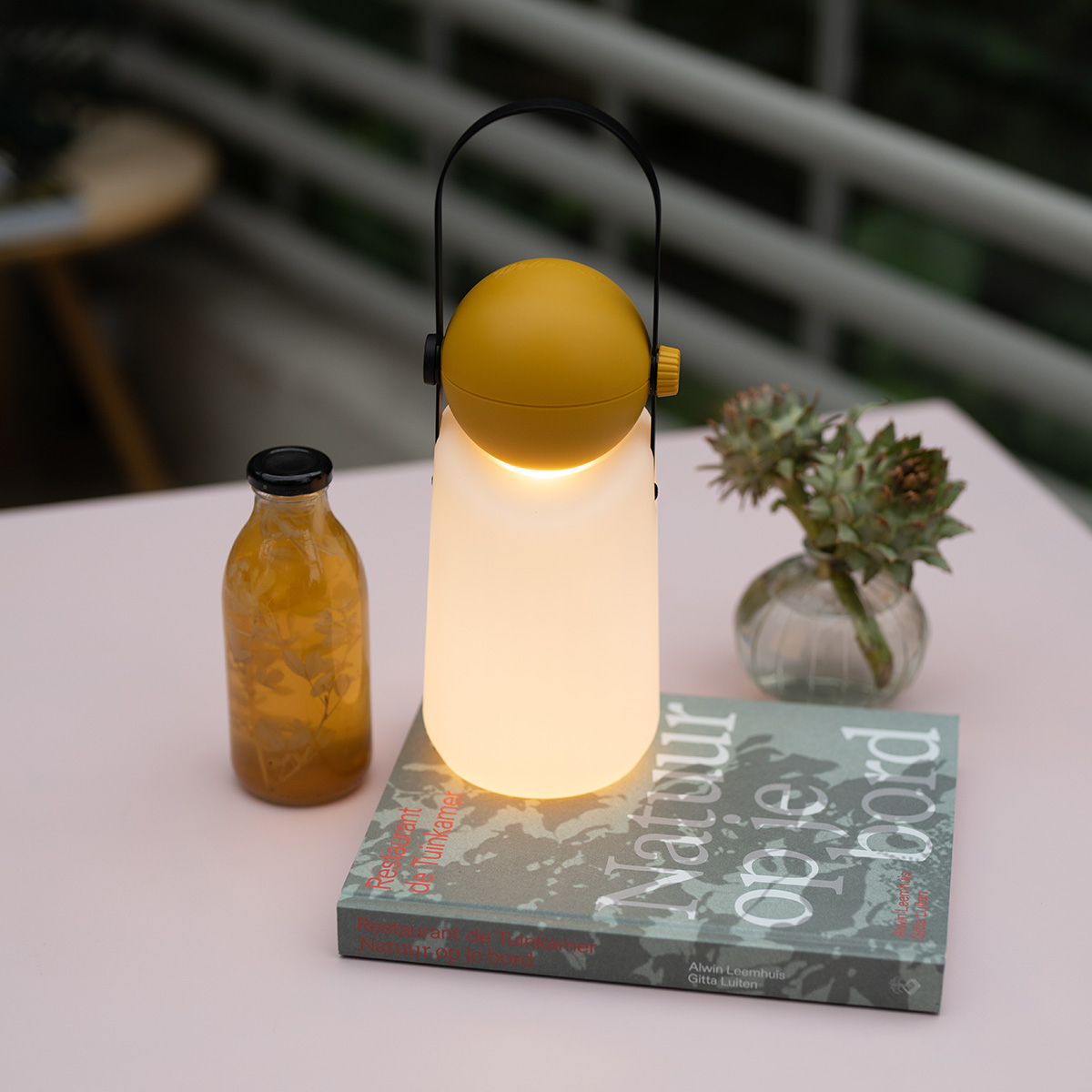 Weltevree Guidelight Golden Yellow, draagbare en overal toepasbare, oplaadbare lamp